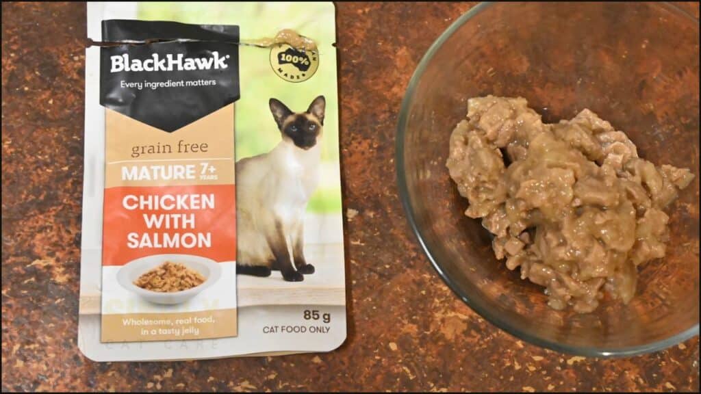 Black Hawk Mature 7+ Chicken with Salmon (food appearance)