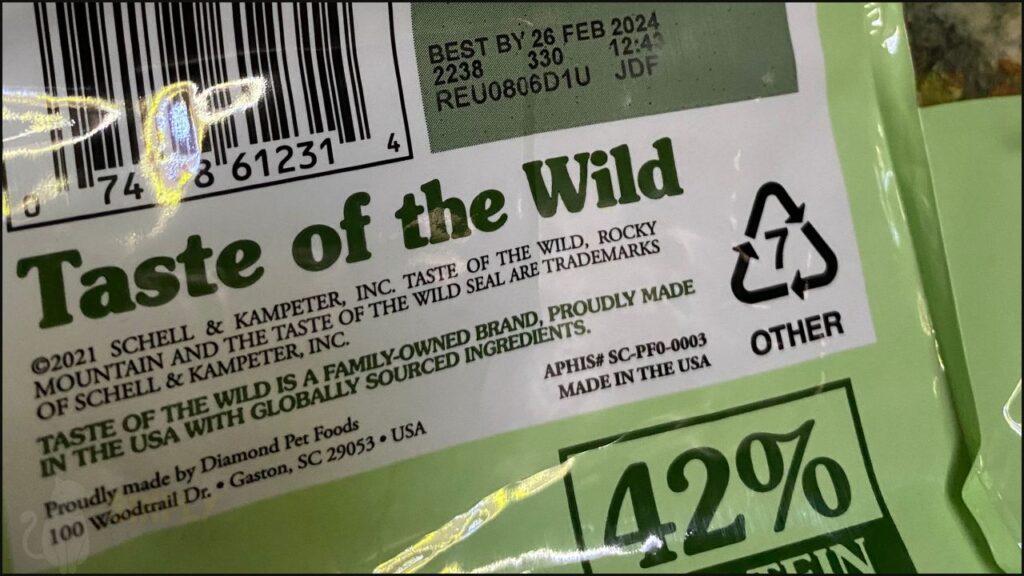 The back label of Taste of the Wild cat food