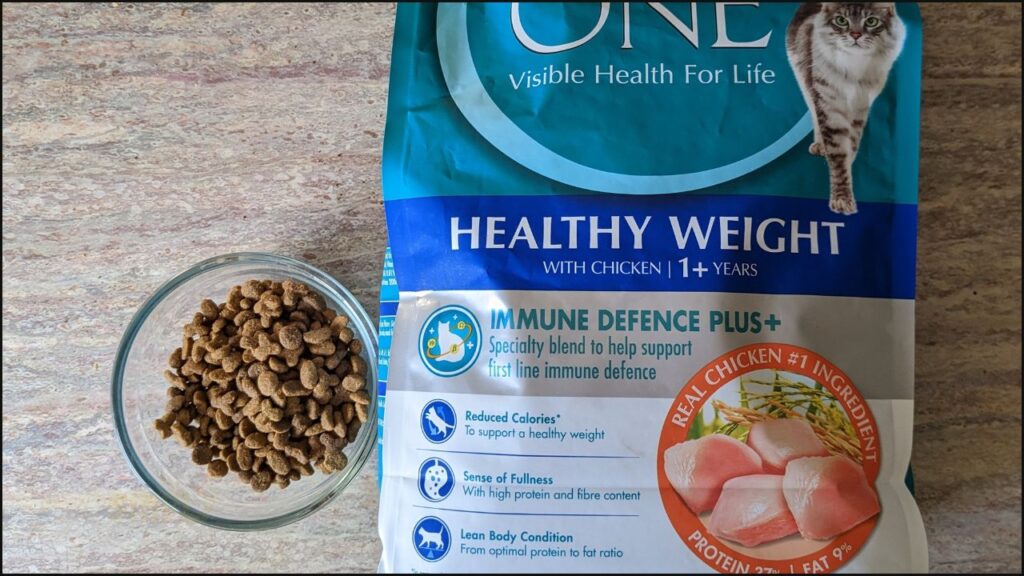 A close look at Purina One healthy weight with chicken dry cat food