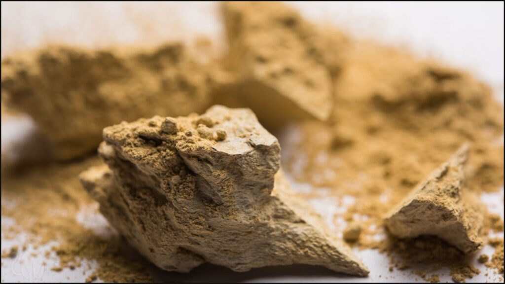 Bentonite clay, a material that can increase the risk of lung disease.