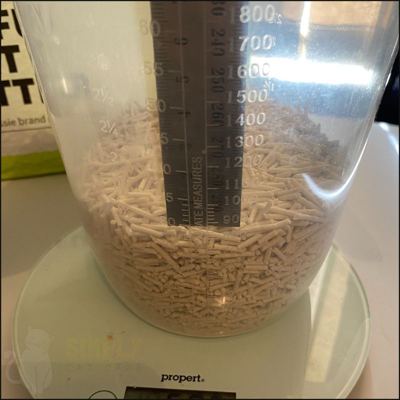 A picture showing how dense 500g of Michu original tofu cat litter is (C) Simply Cat Care
