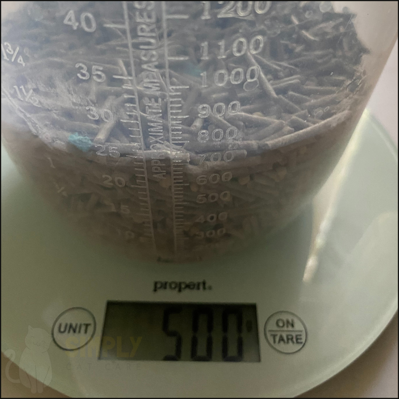 A picture showing how dense 500g of Petkit 5 in 1 mixed cat litter is (C) Simply Cat Care