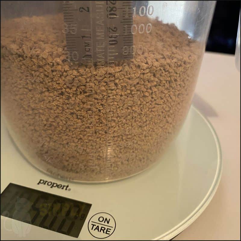 A picture showing a measurement of 500g of World's Best multiple cat litter and it's density (C) Simply Cat Care