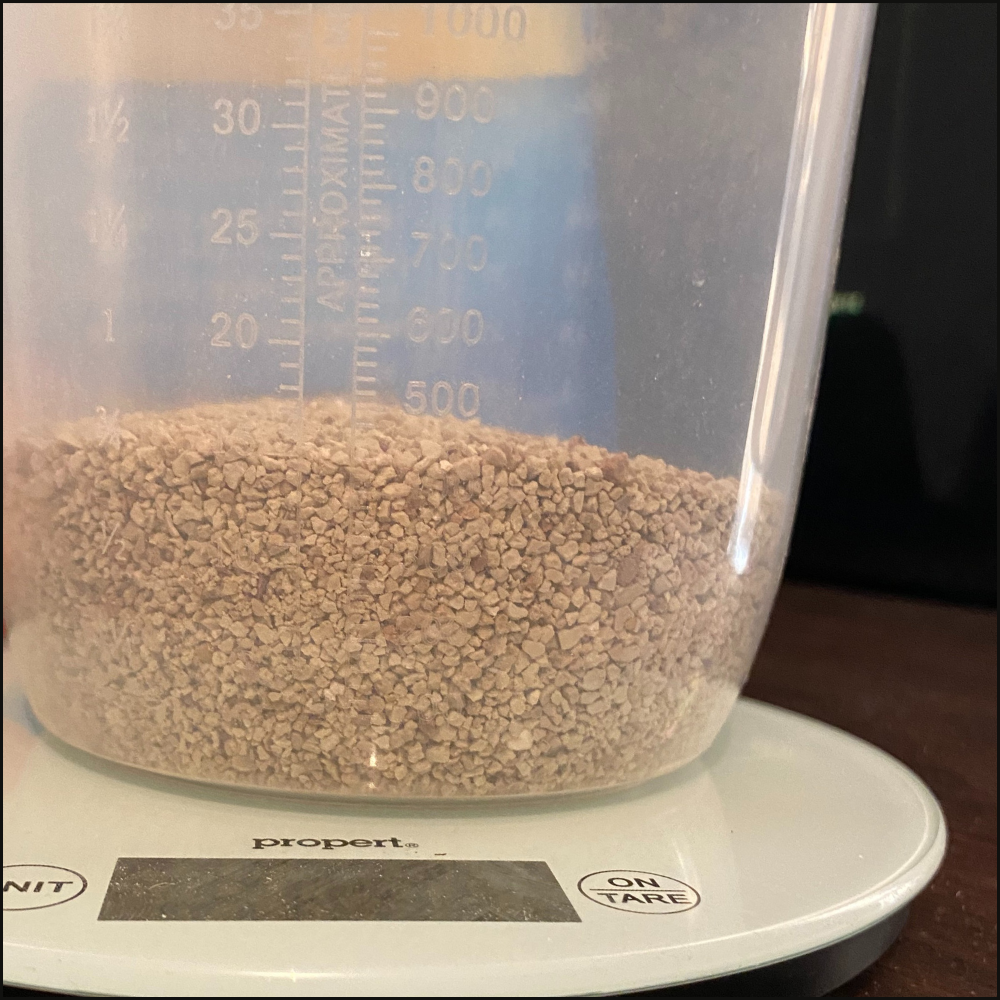 A photo showing the volume of Catsan clumping clay cat litter